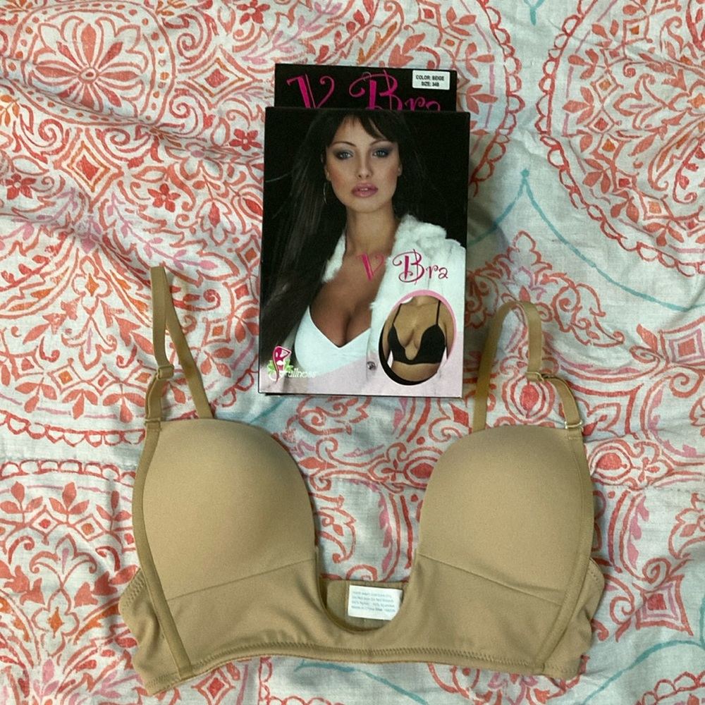 NWT Beige Plunge Bra Size 34B